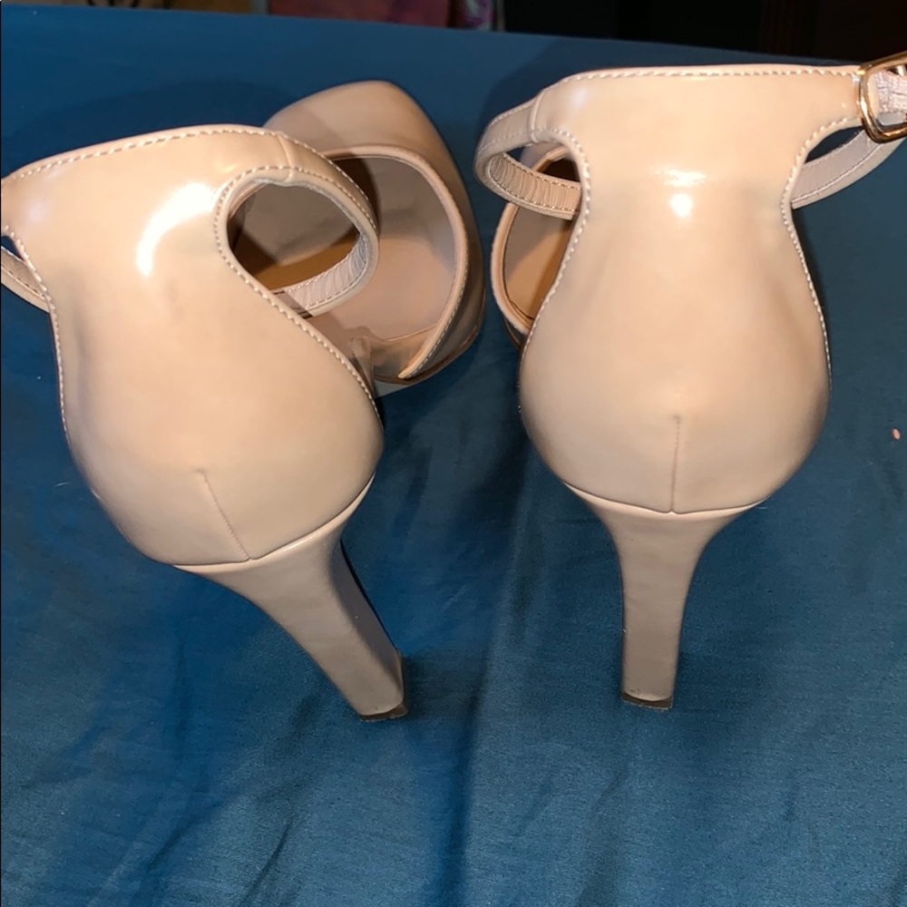 Just Fab Tan Nude Heels Size 7.5 Great Condition! - Picture 4 of 4